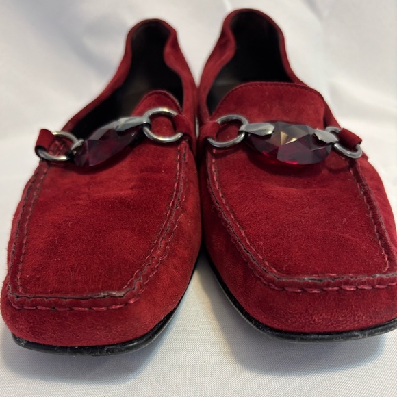 Stuart Weitzman Red Burgundy Suede Jeweled Square Toe Loafers Women’s Size 8.5 - Picture 6 of 10